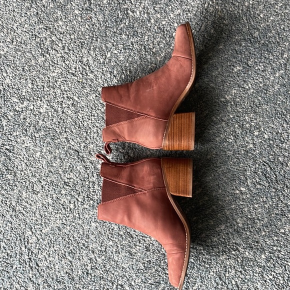 Toms Esme boots size 7 - Picture 4 of 8